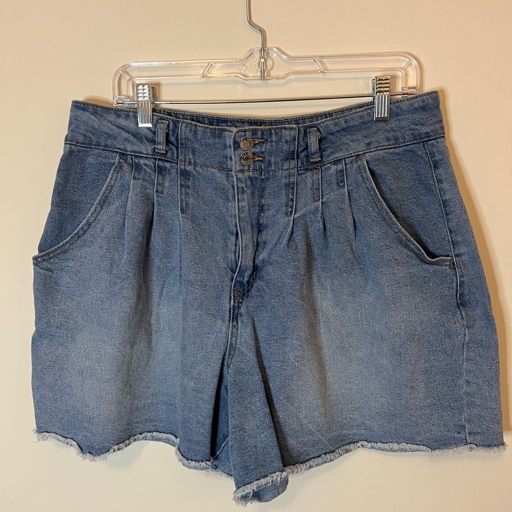 Wild Fable 80’s style highest rise stonewashed, pleated cut off A line shorts.16